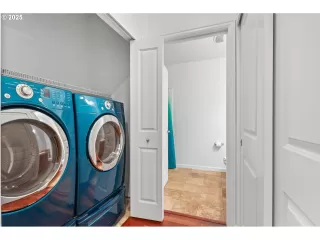 Photo #6: 311678149 Listing