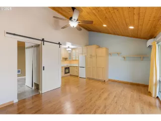 Photo #4: 312463802 Listing