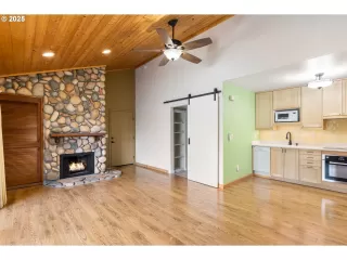 Photo #5: 312463802 Listing