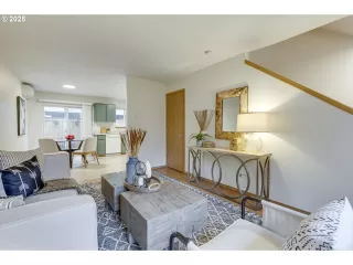 Photo #3: 312754475 Listing