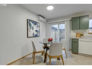 Photo #4: 312754475 Listing