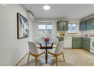 Photo #5: 312754475 Listing