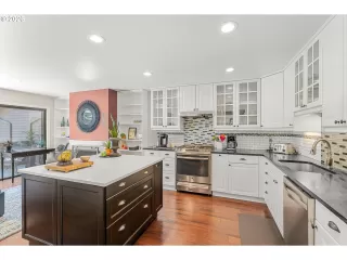Photo #3: 313027665 Listing