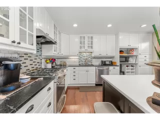 Photo #4: 313027665 Listing