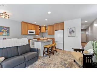 Photo #5: 313614962 Listing