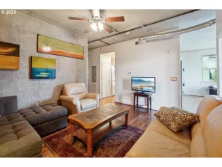 Photo #2: 313866545 Listing