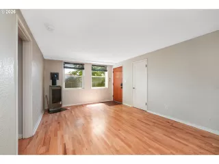 Photo #4: 314747285 Listing