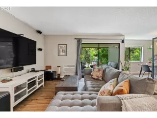 More Details about MLS # 315747555 : 6745 SW SCHOLLS FERRY RD 10