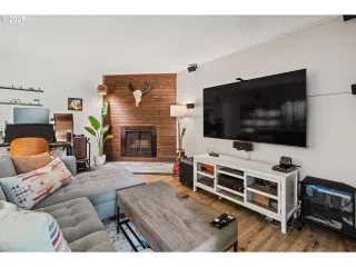 Photo #2: 315747555 Listing