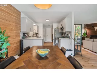 Photo #5: 315747555 Listing