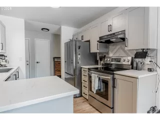 Photo #6: 315747555 Listing