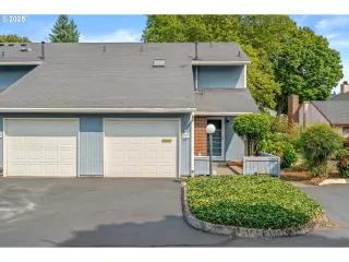 Browse active condo listings in THE TOWNHOME VILLAGE AT GATEWAY