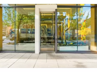 Photo #4: 316841246 Listing