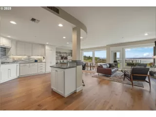 Photo #4: 316849756 Listing