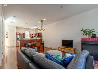 Photo #2: 317020536 Listing