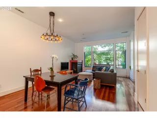 Photo #4: 317020536 Listing