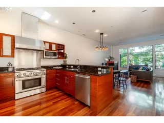 Photo #5: 317020536 Listing