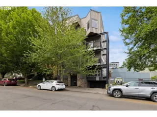 More Details about MLS # 317326913 : 2241 NW PETTYGROVE ST 5
