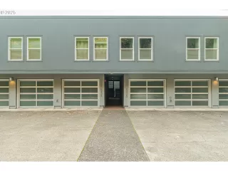 Photo #3: 318007863 Listing