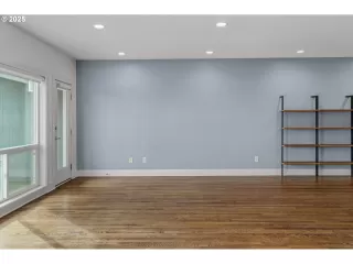 Photo #5: 318007863 Listing