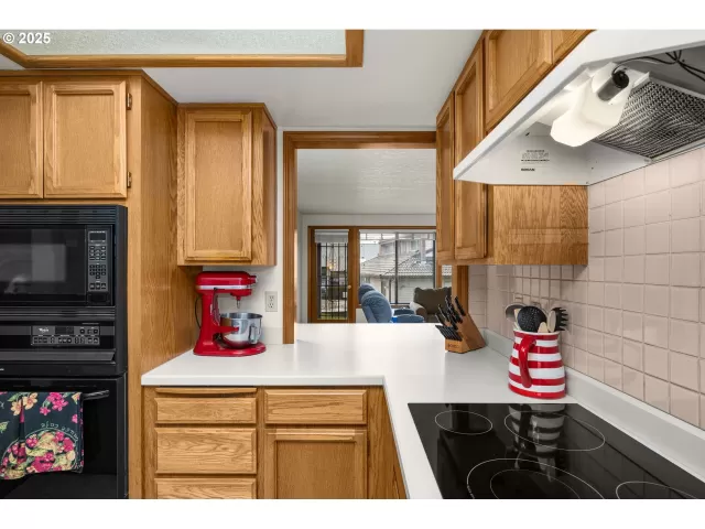 MLS: 318090048 Condo For Sale