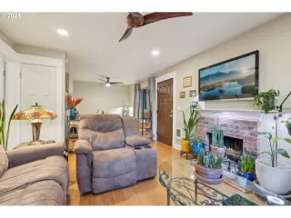 Photo #4: 318578713 Listing