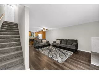 Photo #5: 318875750 Listing