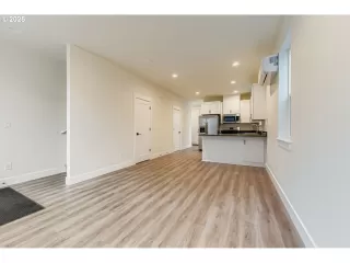 Photo #5: 318944708 Listing 