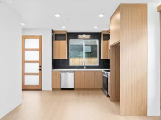 Photo #2: 319002896 Listing
