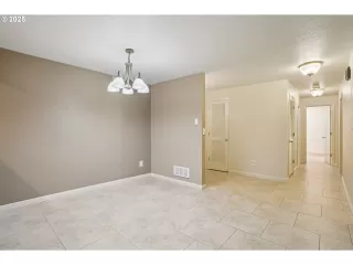 Photo #4: 319457305 Listing 