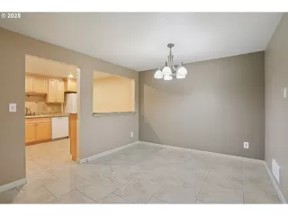 Photo #5: 319457305 Listing 