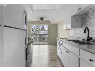 Photo #6: 319873717 Listing