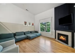 Photo #3: 320186031 Listing