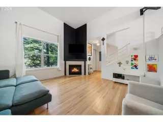 Photo #4: 320186031 Listing