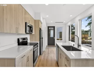 Photo #5: 320319731 Listing 