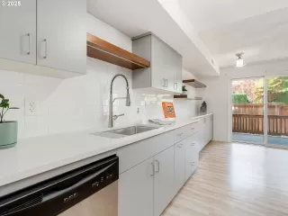 Photo #3: 320941076 Listing