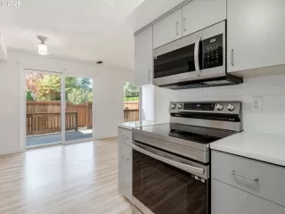 Photo #4: 320941076 Listing