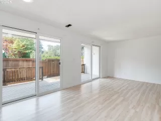 Photo #5: 320941076 Listing