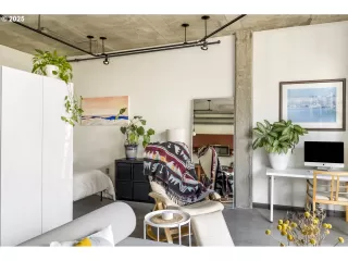 Photo #4: 321132122 Listing