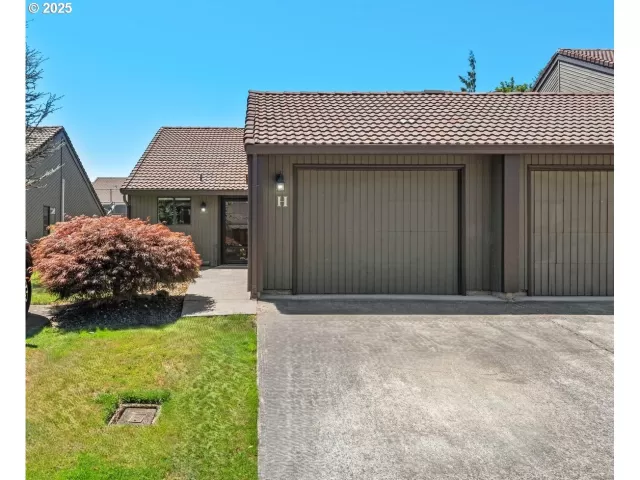 MLS: 321219978 Condo For Sale