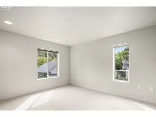 Photo #4: 321493666 Listing