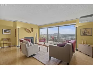 Photo #2: 321632361 Listing