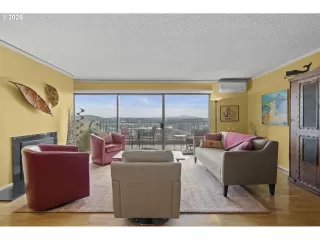 Photo #3: 321632361 Listing