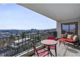 Photo #6: 321632361 Listing