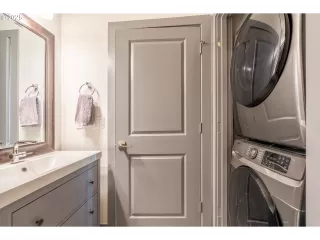 Photo #5: 321731716 Listing