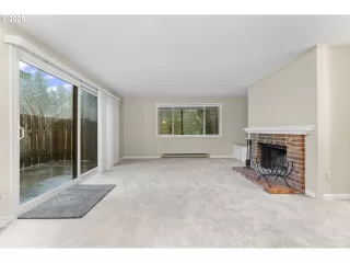 Photo #5: 323431182 Listing