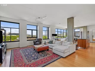 Photo #2: 323481754 Listing 