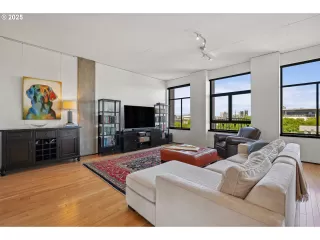 Photo #4: 323481754 Listing 