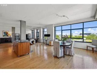 Photo #6: 323481754 Listing 