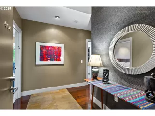 Photo #2: 324153079 Listing